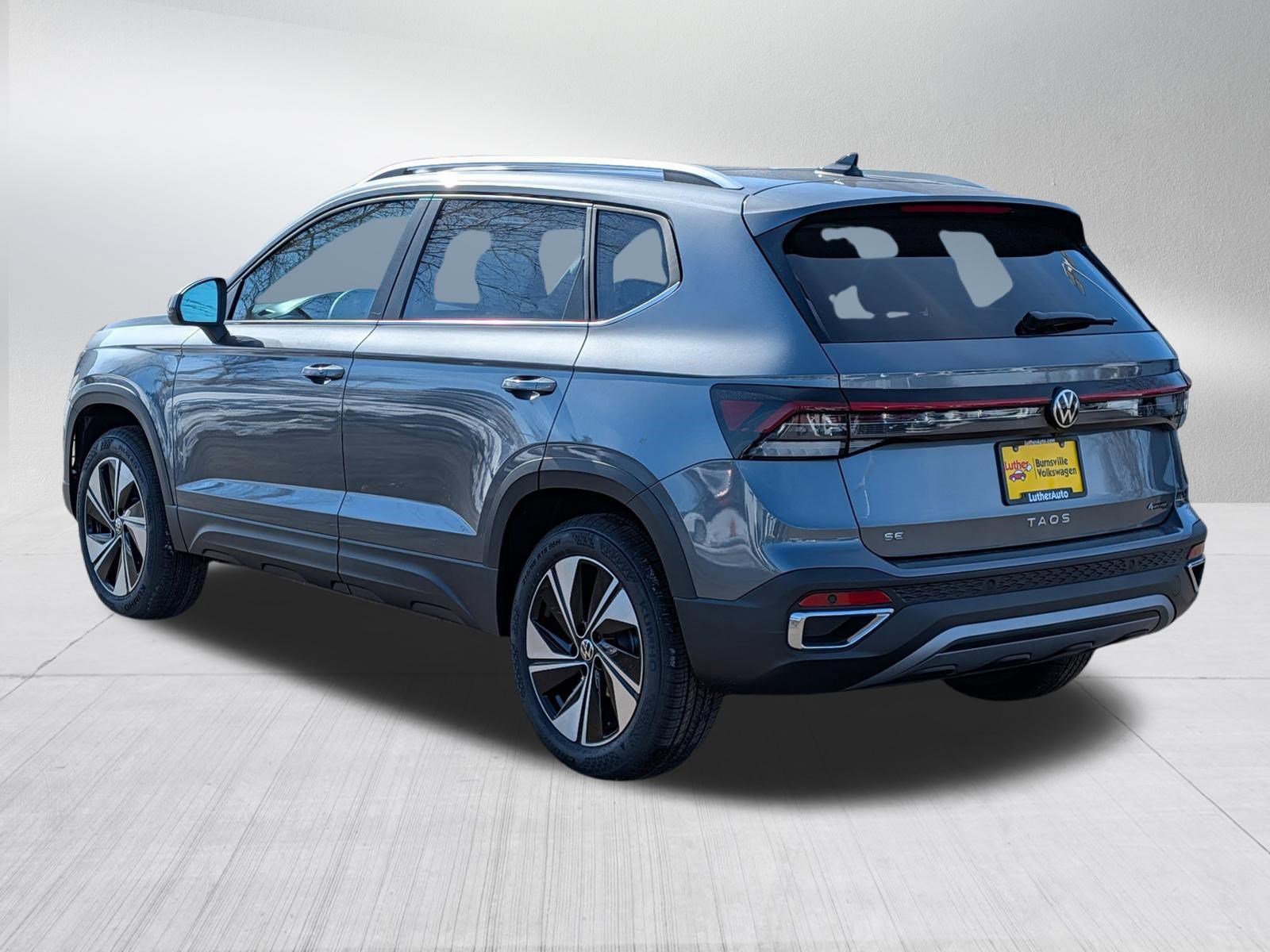 New 2026 Volkswagen Taos SE image 3