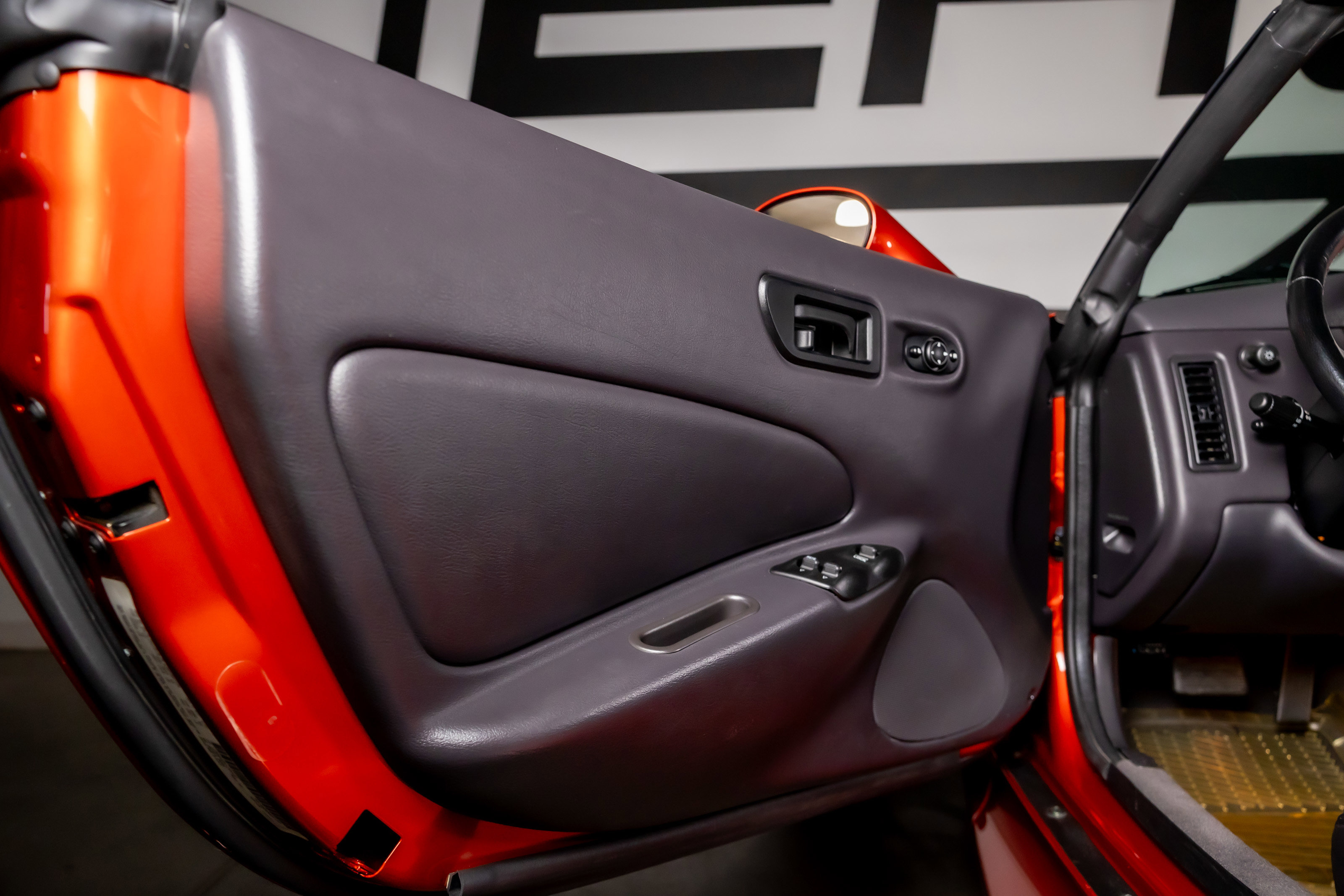 Used 2001 Chrysler Prowler image 36