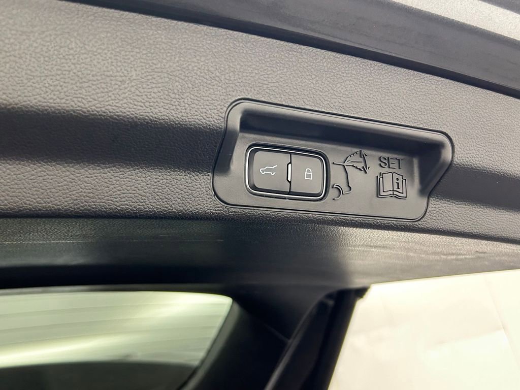 Used 2020 Ford Explorer XLT w/ Equipment Group 202A image 43