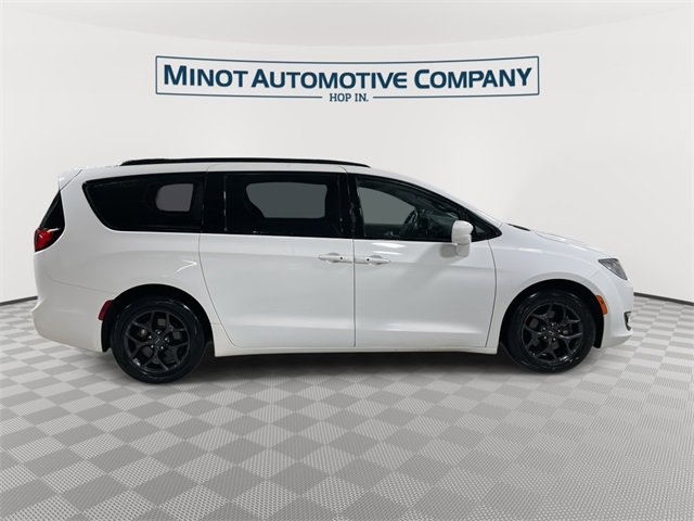 Certified 2019 Chrysler Pacifica Touring-L w/ S Appearance Package image 9