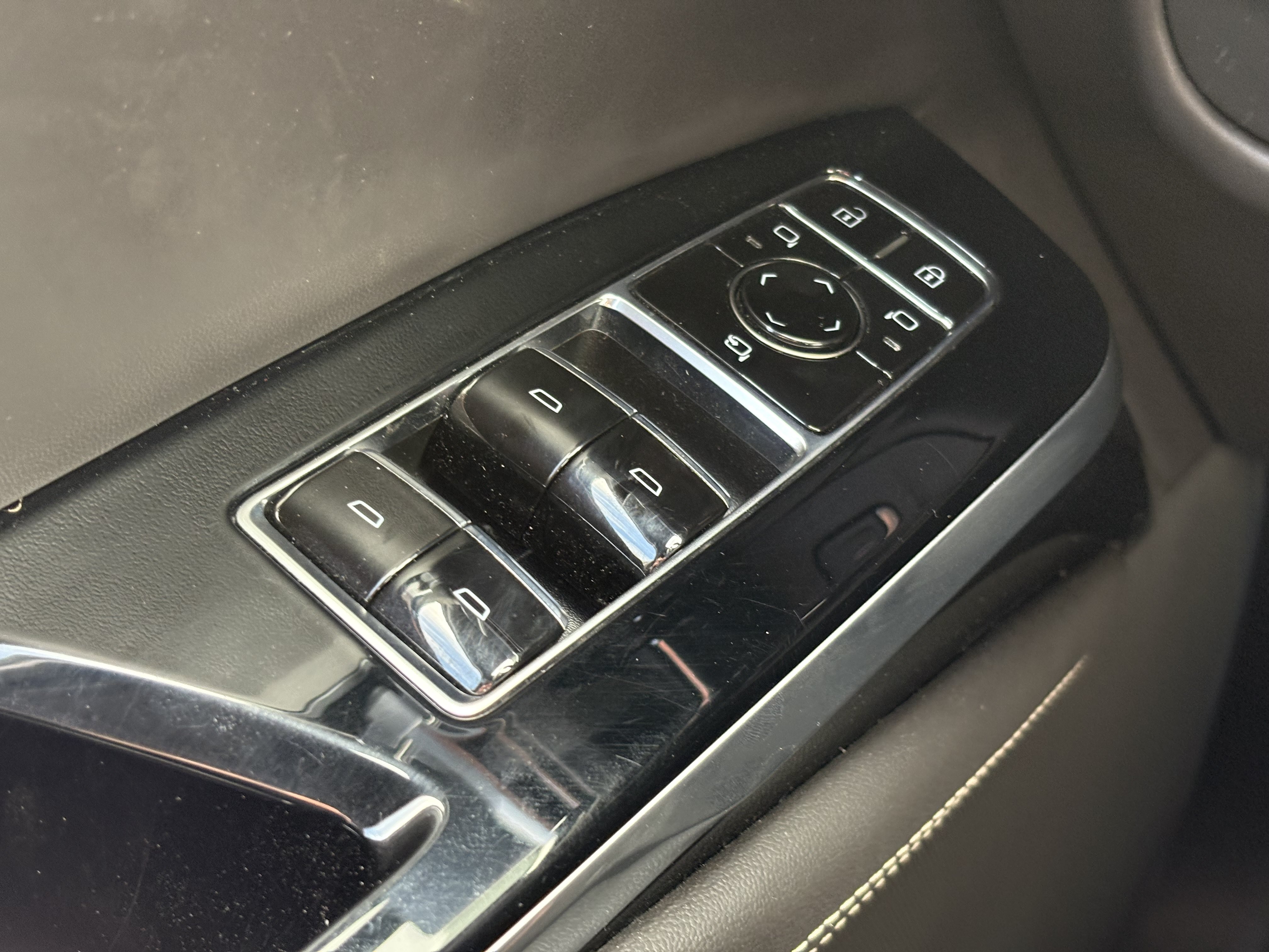 Used 2025 Cadillac Escalade ESV V AWD/4WD image 35