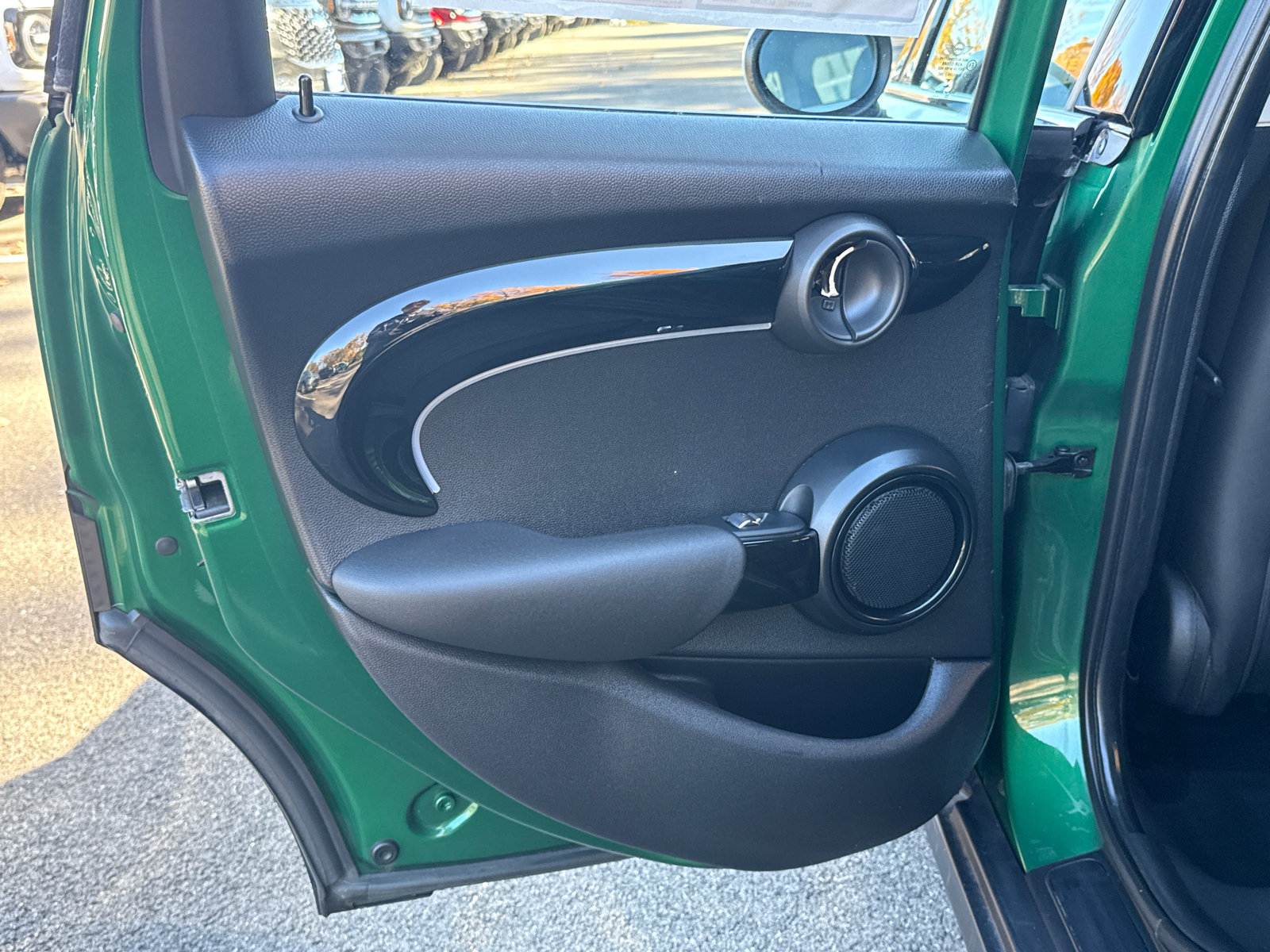 Used 2023 MINI Cooper 4-Door Hardtop FWD image 22
