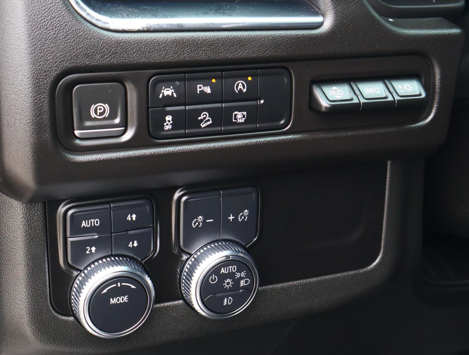 Used 2023 GMC Yukon AT4 w/ Technology Package image 25