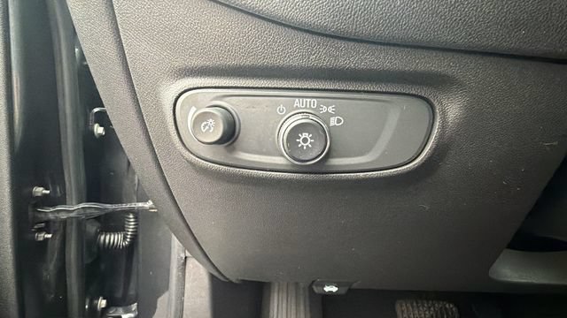 Used 2020 Chevrolet Equinox LS w/ LS Convenience Package FWD image 20