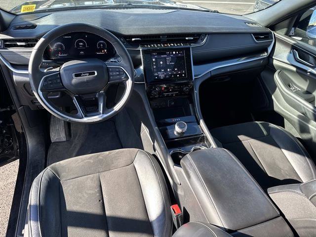 Used 2023 Jeep Grand Cherokee L Laredo image 9