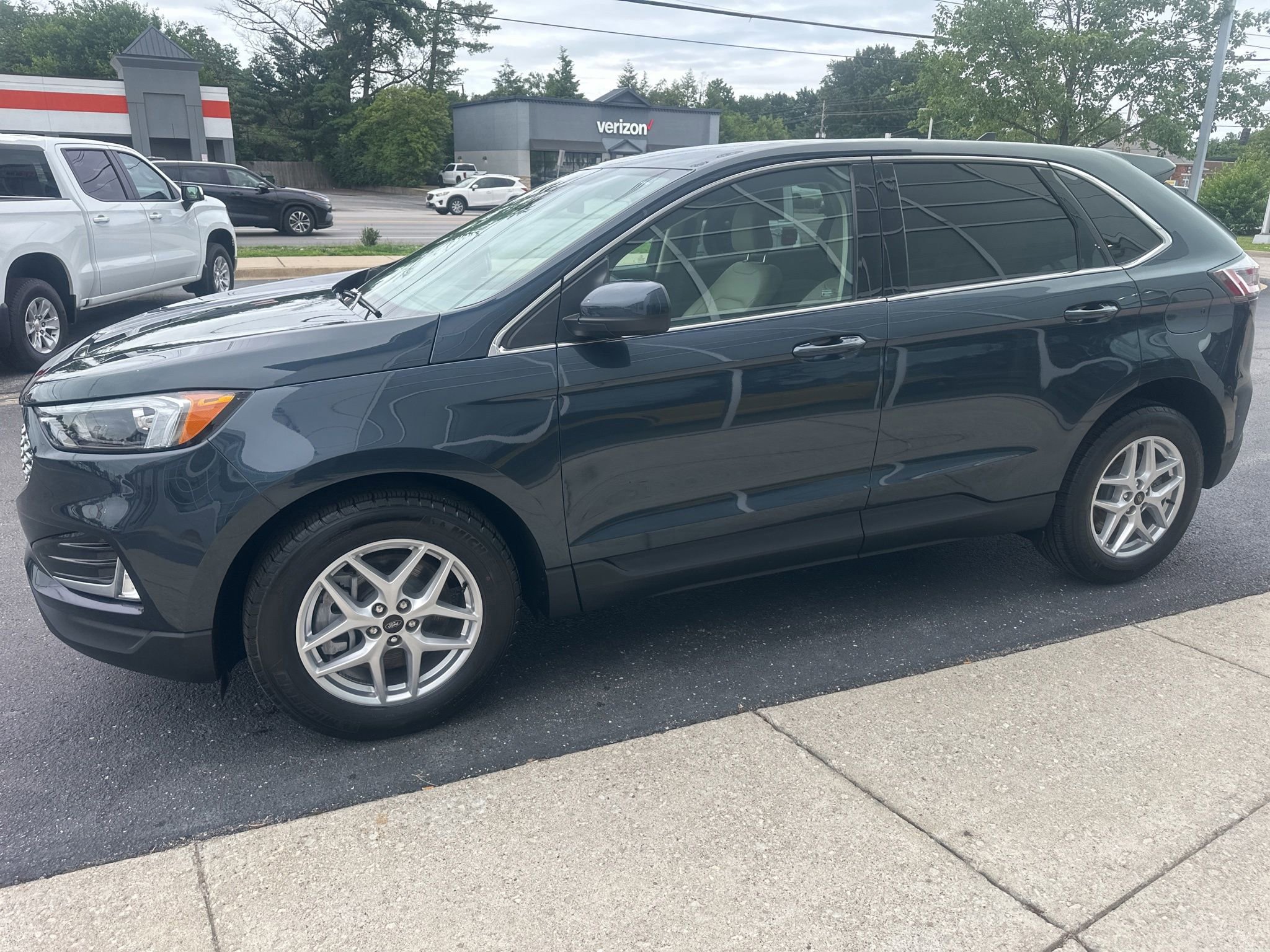 Used 2023 Ford Edge SEL w/ Convenience Package AWD/4WD image 6