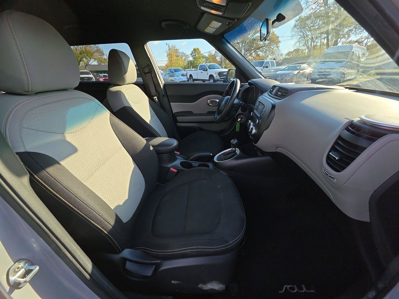 Used 2016 Kia Soul + FWD image 8