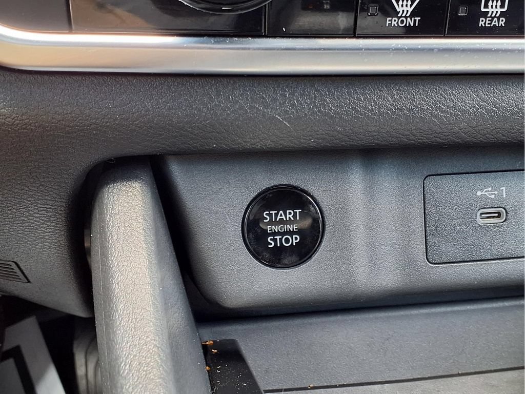 Used 2024 Nissan Rogue SV FWD image 12