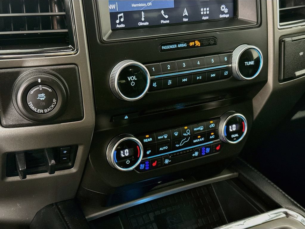 Used 2018 Ford Expedition XLT w/ Equipment Group 202A AWD/4WD image 17