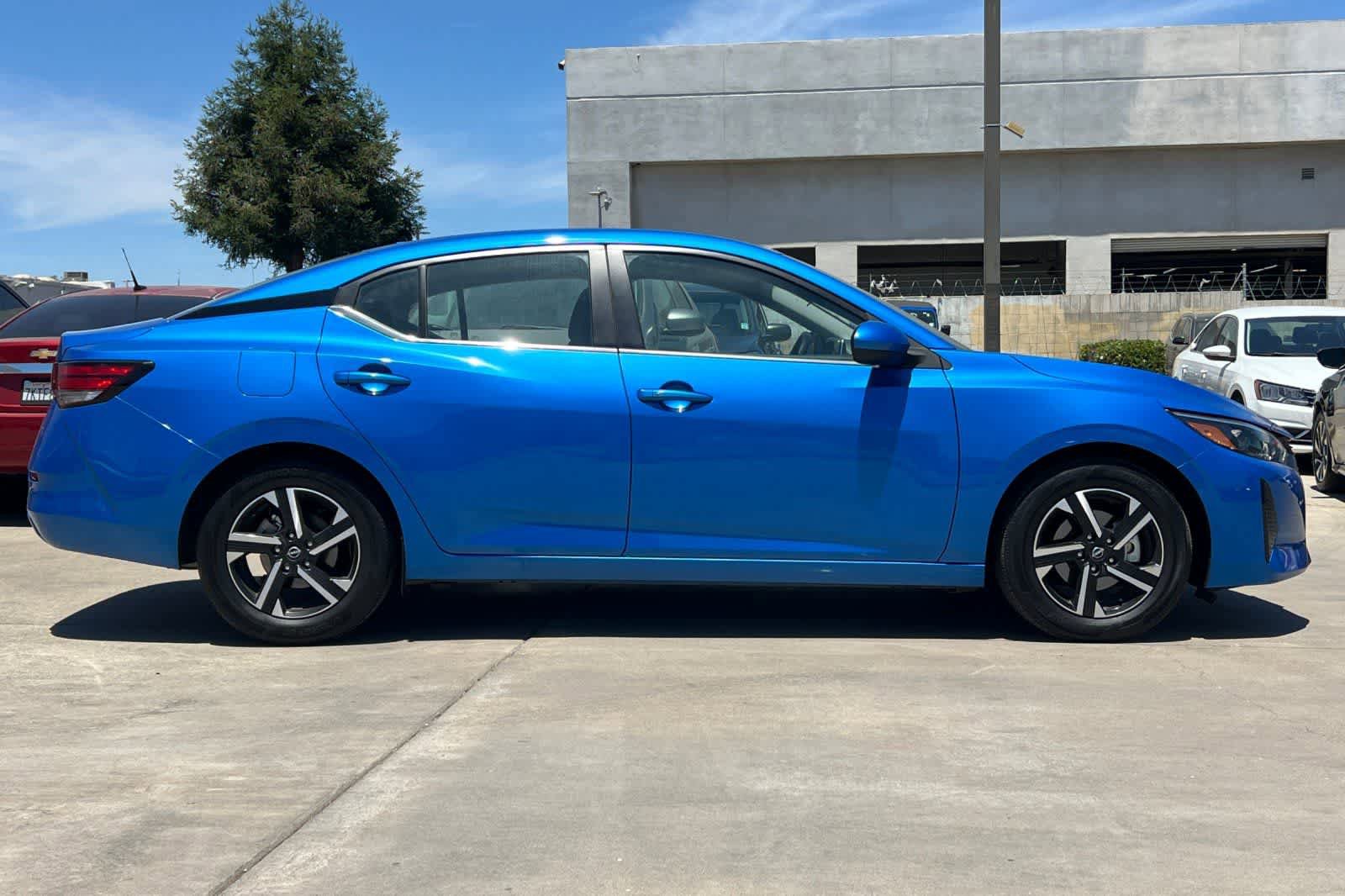 Used 2025 Nissan Sentra SV FWD image 9