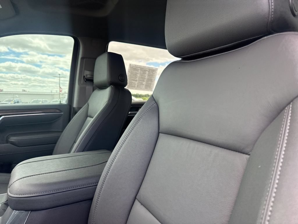 Used 2024 Chevrolet Silverado 1500 LT Trail Boss w/ LT Trail Boss Premium Package AWD/4WD image 27