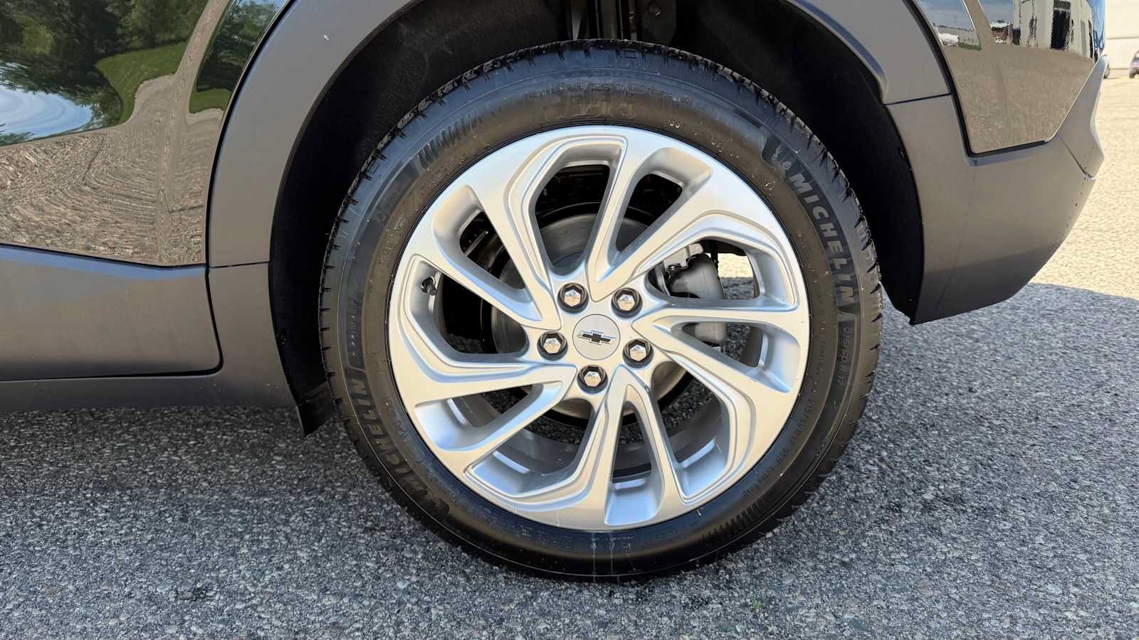 New 2027 Chevrolet Bolt LT w/ Comfort Package FWD image 23