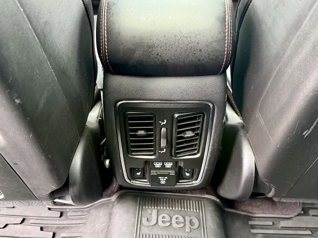 Used 2018 Jeep Grand Cherokee Trailhawk w/ Trailhawk Luxury Group AWD/4WD image 35