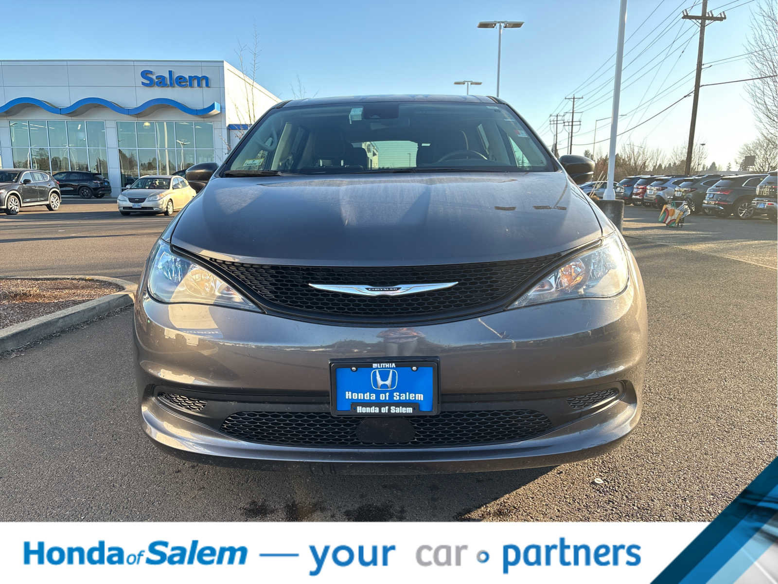 Used 2023 Chrysler Voyager LX image 10