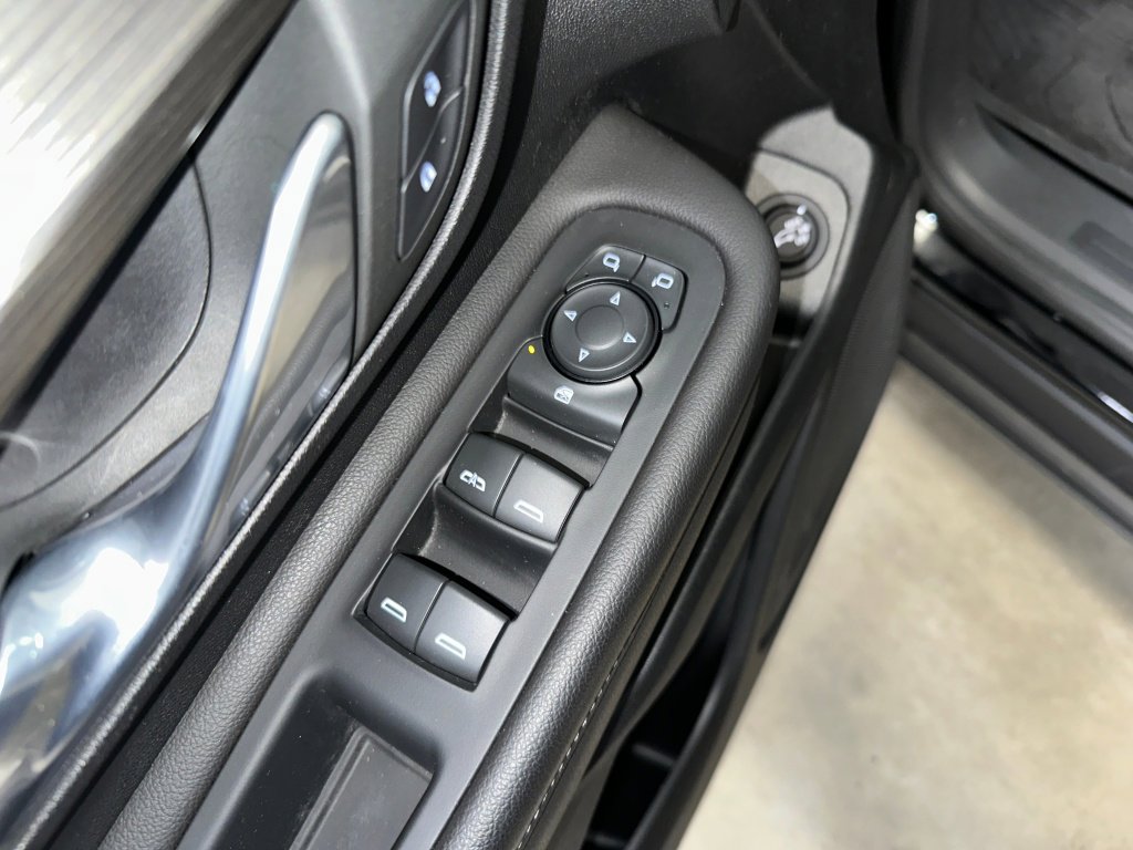 Certified 2022 GMC Terrain SLE w/ Driver Convenience Package image 8