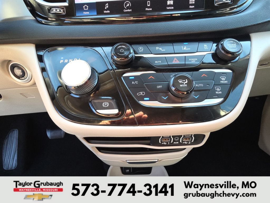 Used 2023 Chrysler Pacifica Touring-L FWD image 23