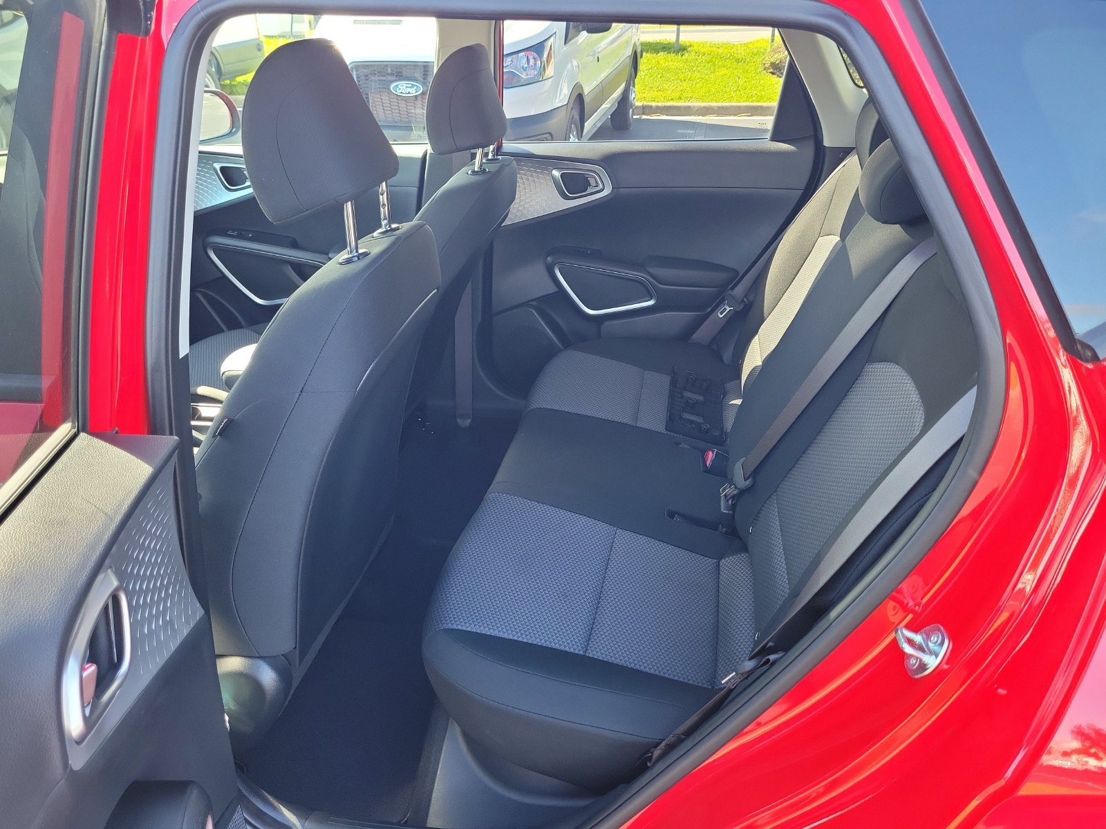 Used 2025 Kia Soul LX FWD image 10