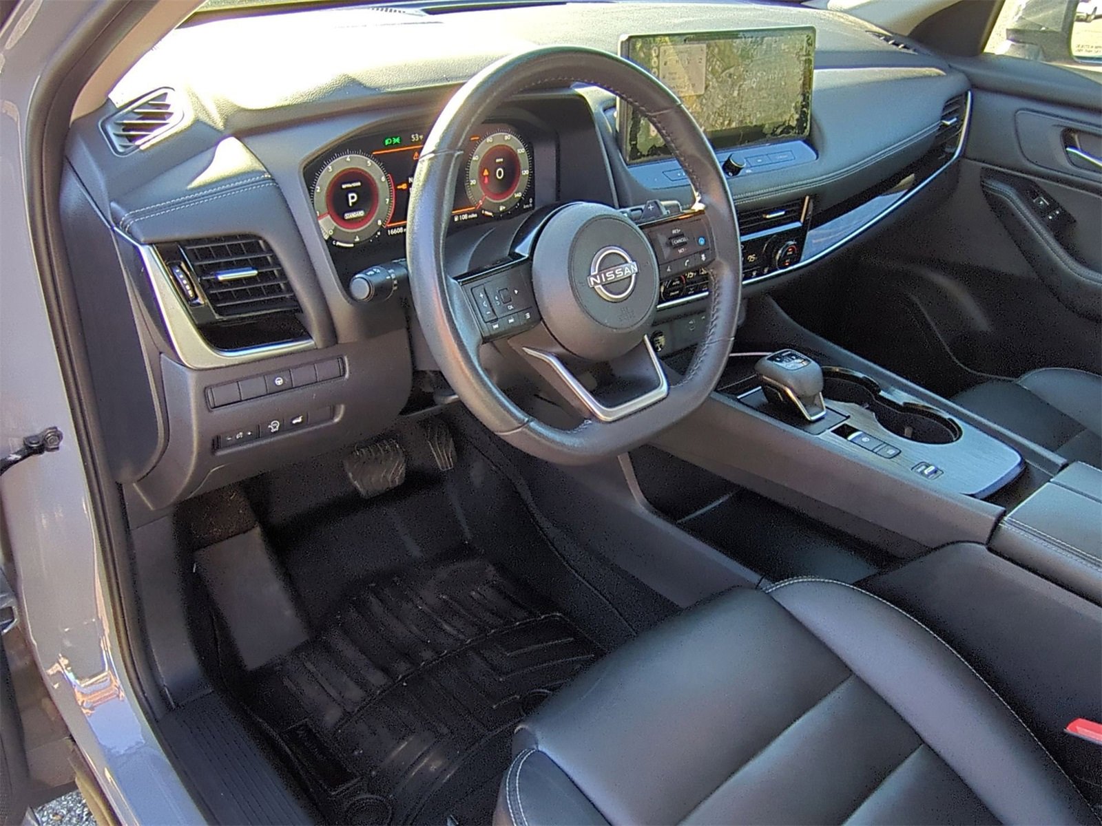 Used 2024 Nissan Rogue SL w/ SL Premium Package image 10