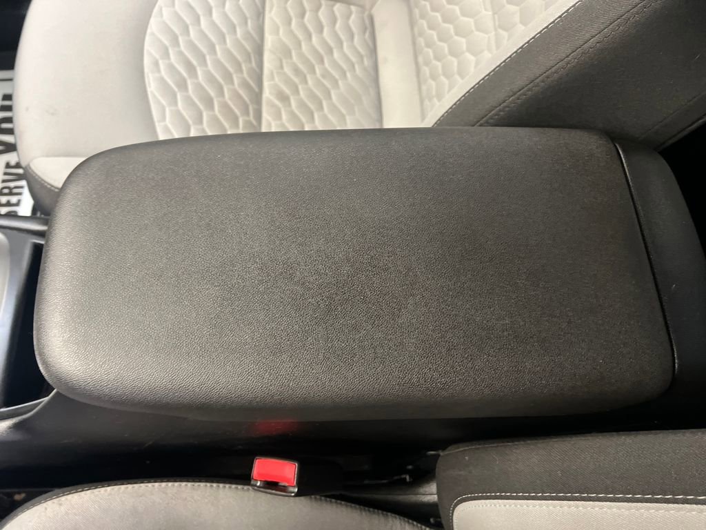 Used 2018 Chevrolet Equinox LS image 32