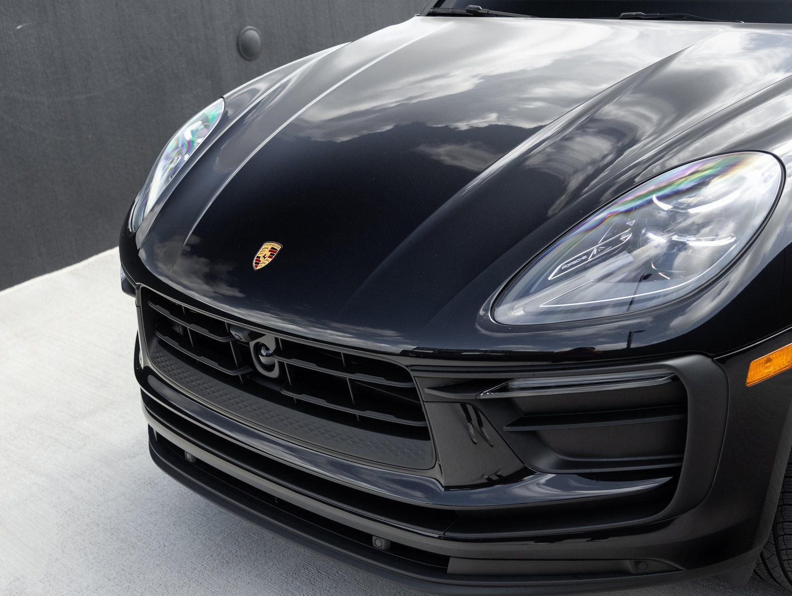 Certified 2025 Porsche Macan image 31