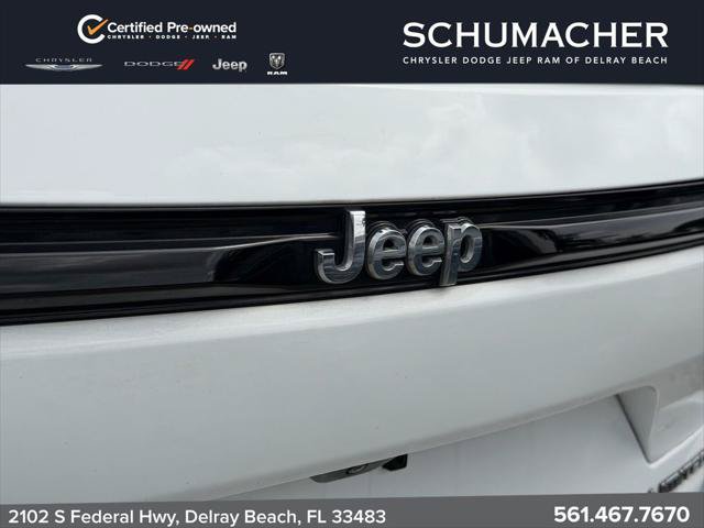 Certified 2023 Jeep Grand Cherokee Limited AWD/4WD image 17