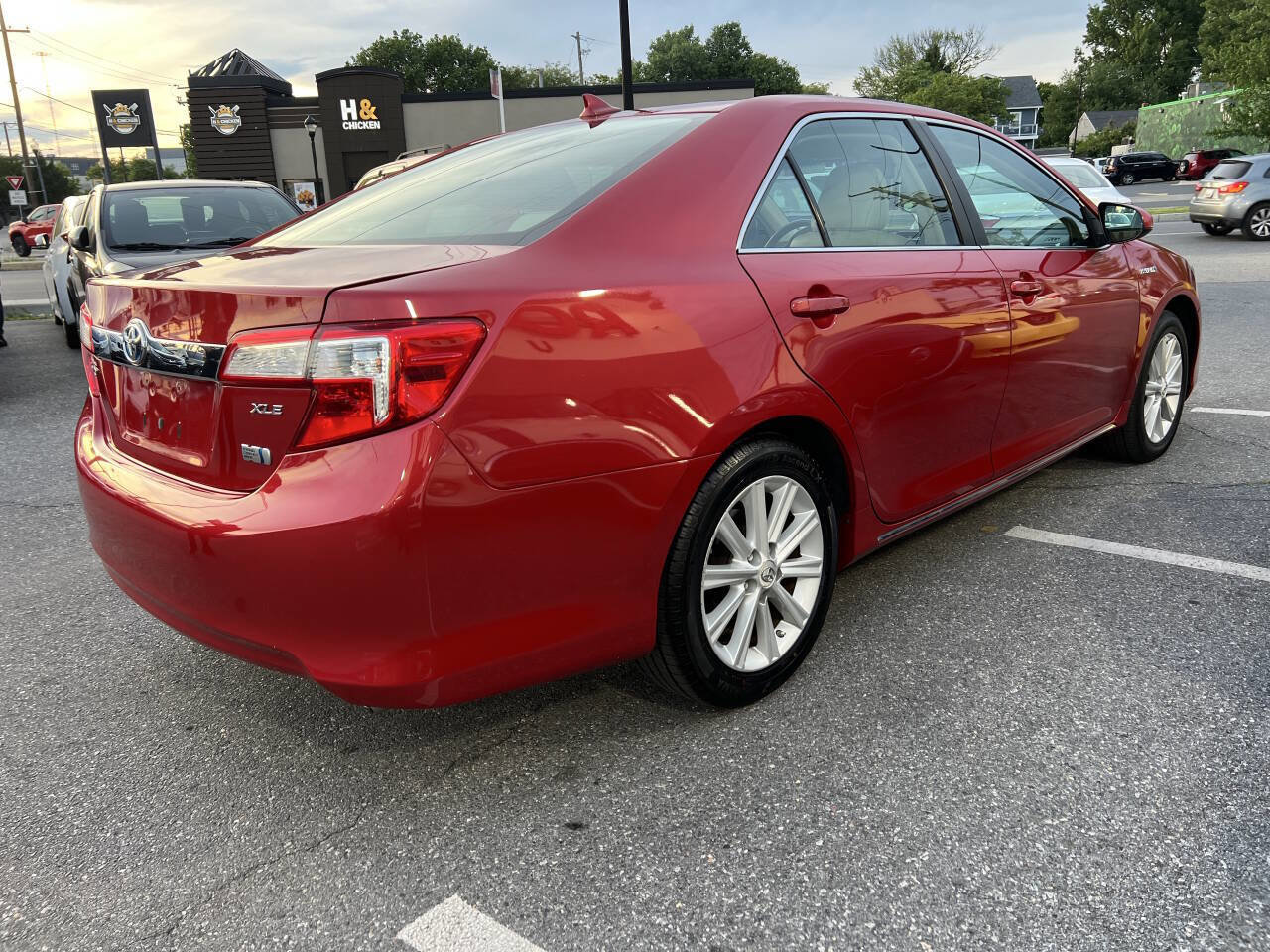 Used 2012 Toyota Camry XLE w/ Leather Pkg FWD image 2