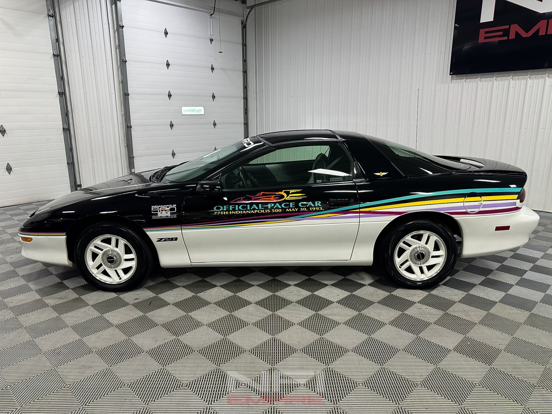 Used 1993 Chevrolet Camaro Z28 RWD image 2