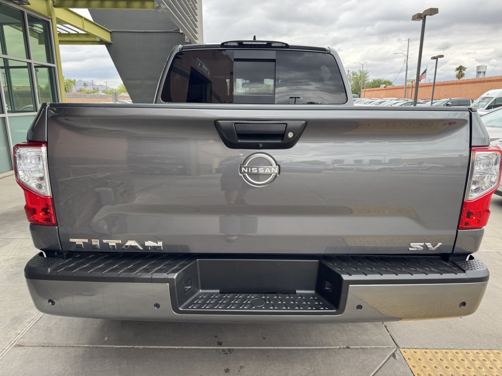 Used 2024 Nissan Titan SV w/ SV Convenience Package RWD image 13