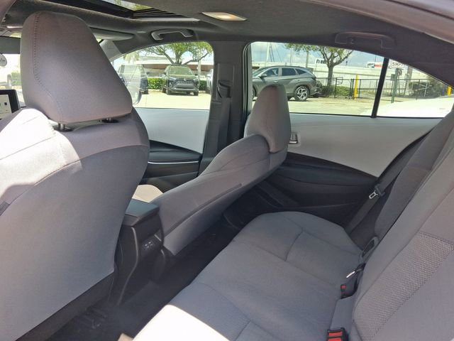 Used 2023 Toyota Corolla SE w/ SE Premium Package image 5