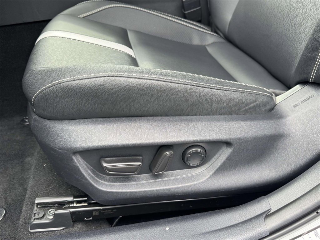 Used 2025 Toyota Camry SE image 19