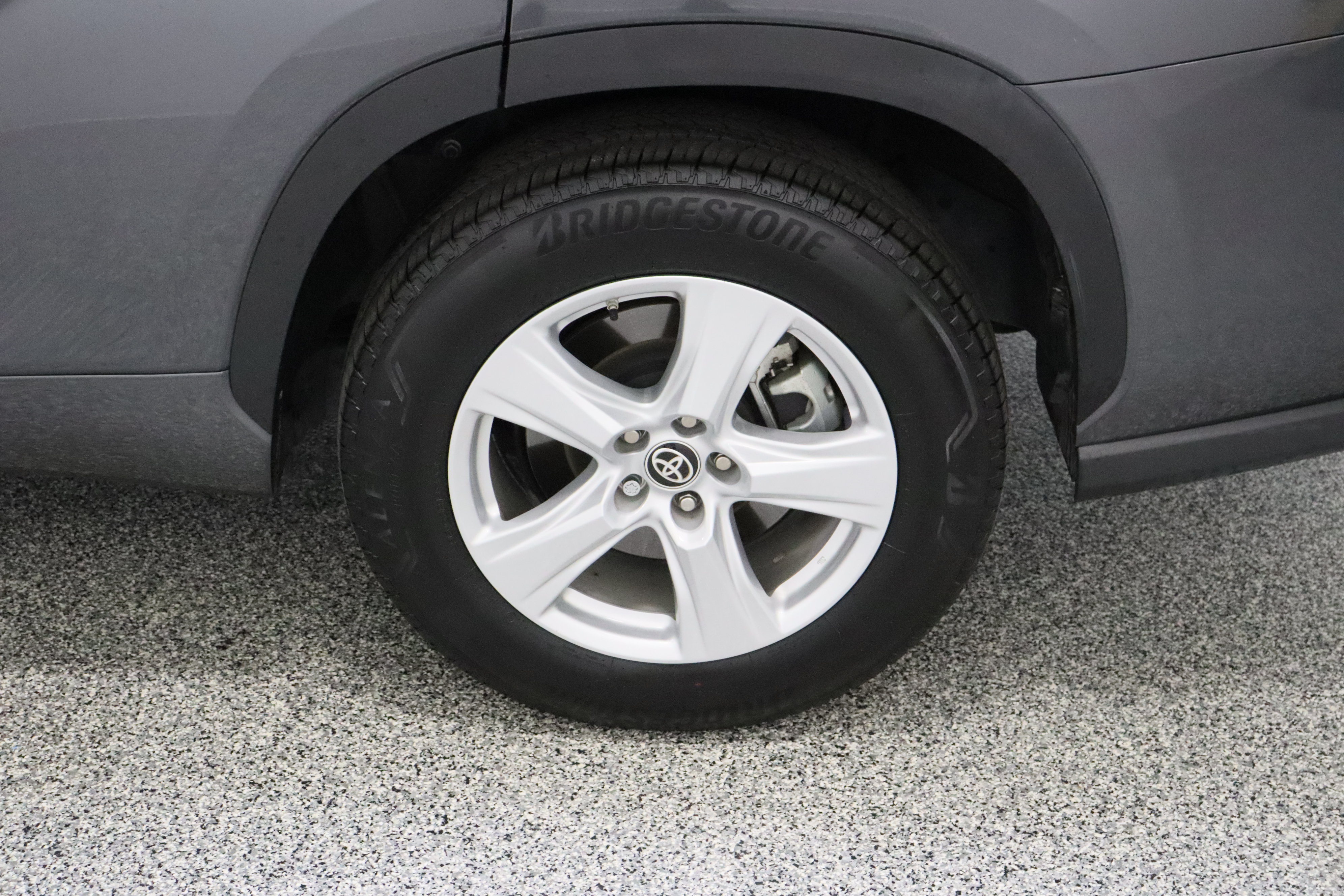 Used 2025 Toyota Highlander LE FWD image 10