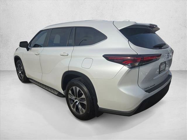 Used 2024 Toyota Highlander XLE image 8