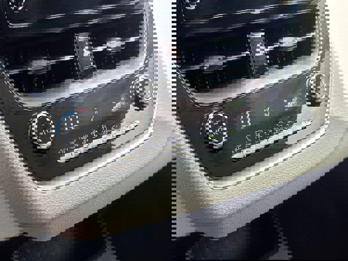 Used 2020 Toyota Corolla LE image 36