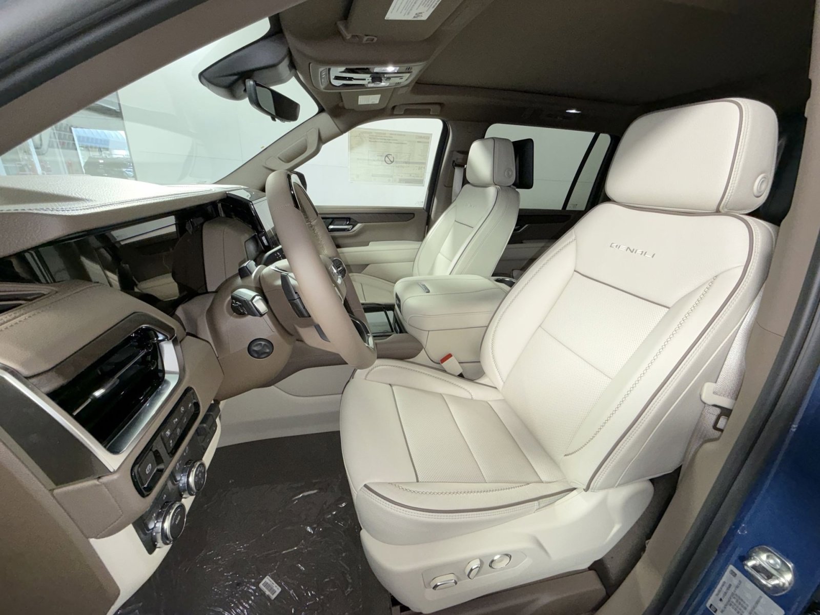 New 2026 GMC Yukon XL Denali w/ Denali Reserve Package image 13