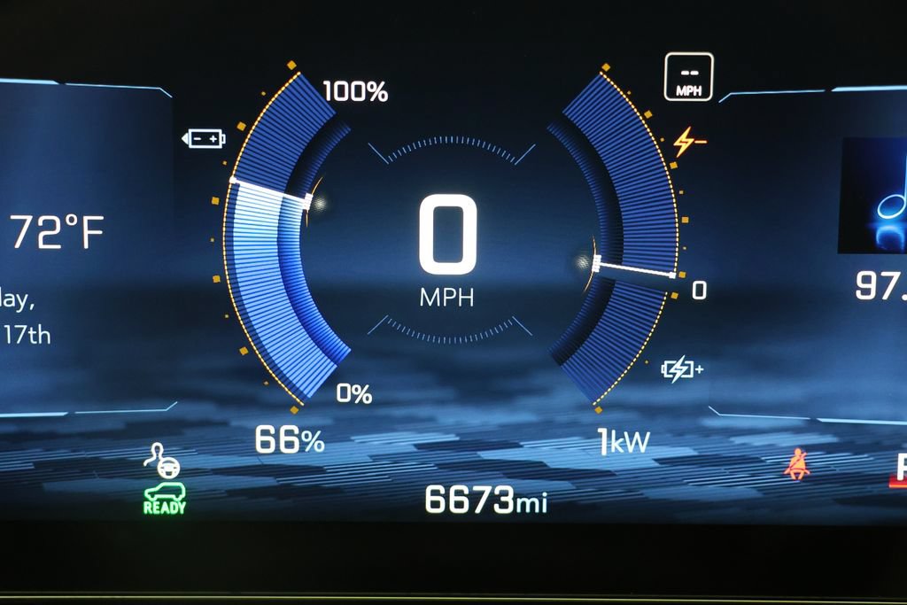 Used 2025 Chevrolet Blazer EV LT AWD/4WD image 17