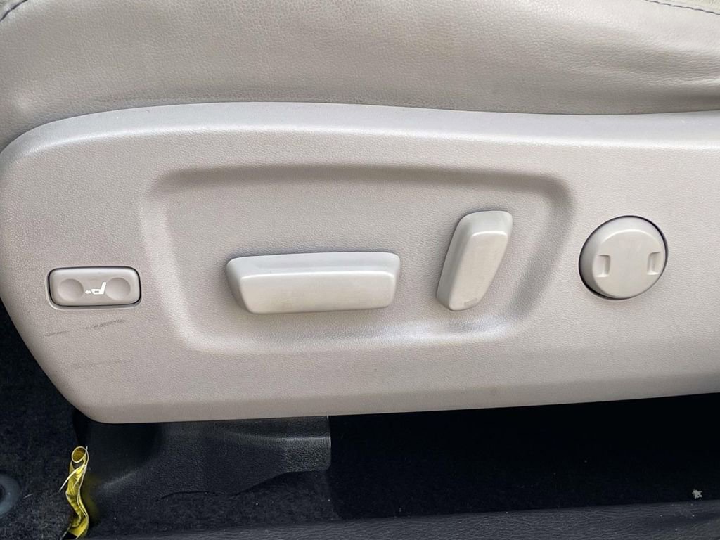 Used 2017 Toyota Highlander Limited image 8