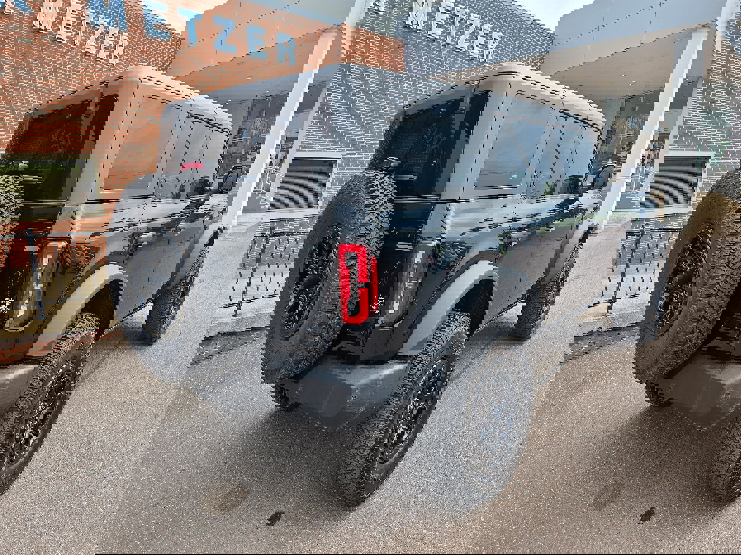 Used 2023 Ford Bronco Wildtrak image 7
