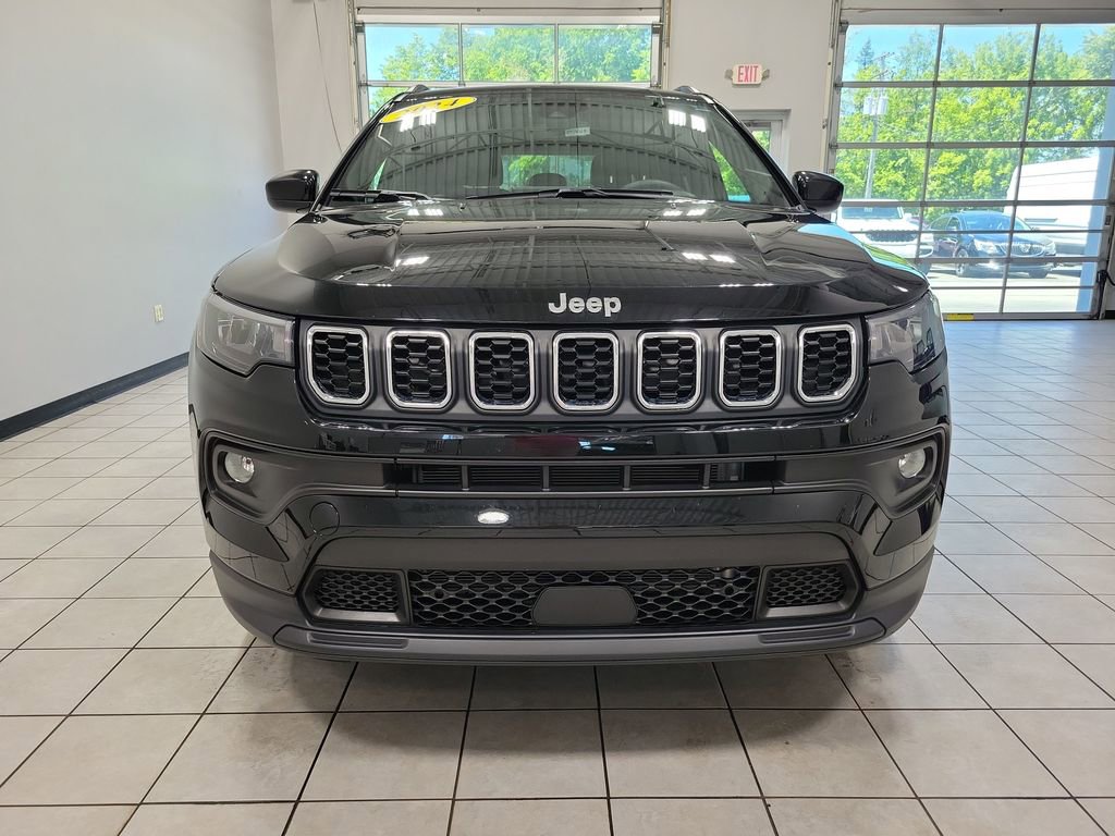 Used 2024 Jeep Compass Latitude AWD/4WD image 6