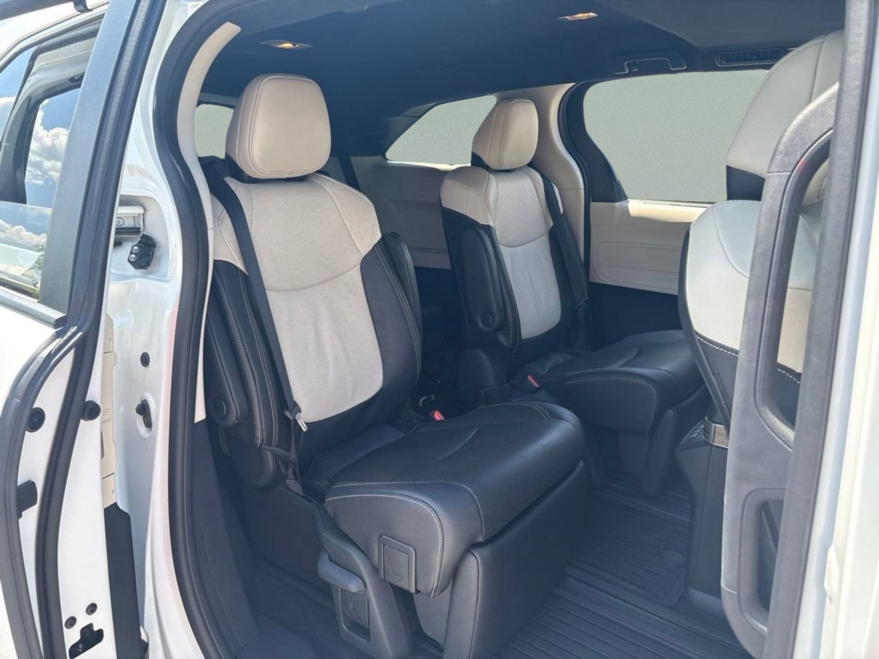 Certified 2026 Toyota Sienna Platinum AWD/4WD image 23