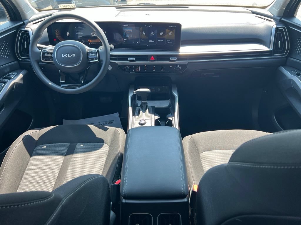 Certified 2025 Kia Sorento LX FWD image 12