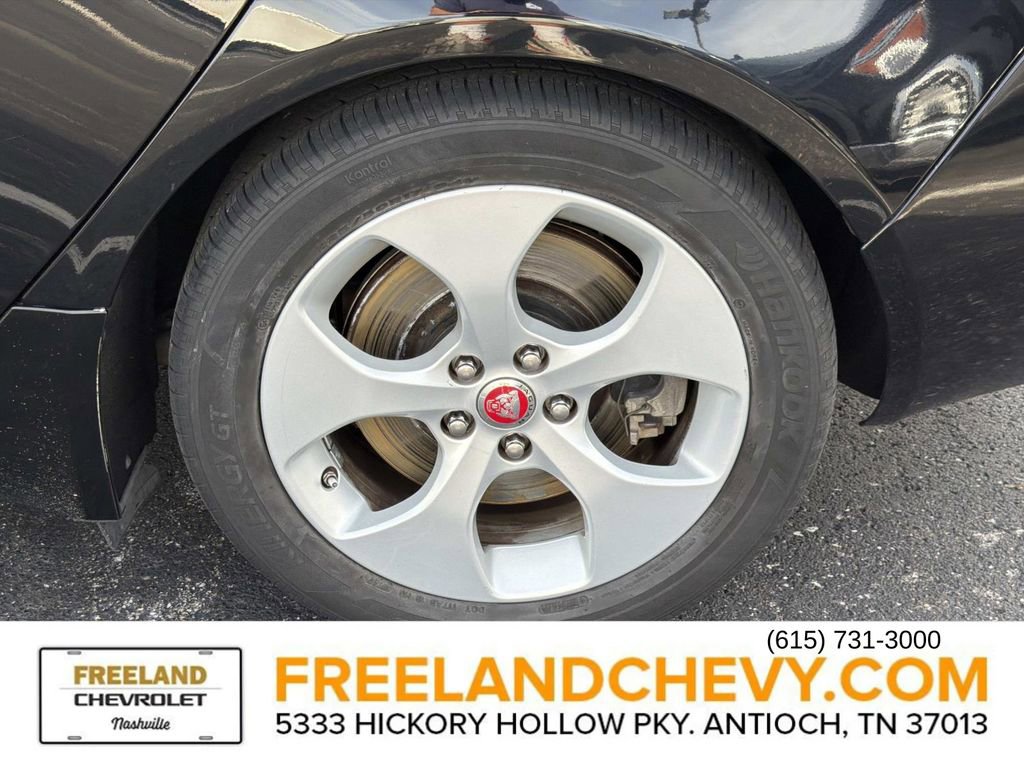 Used 2017 Jaguar XE image 11