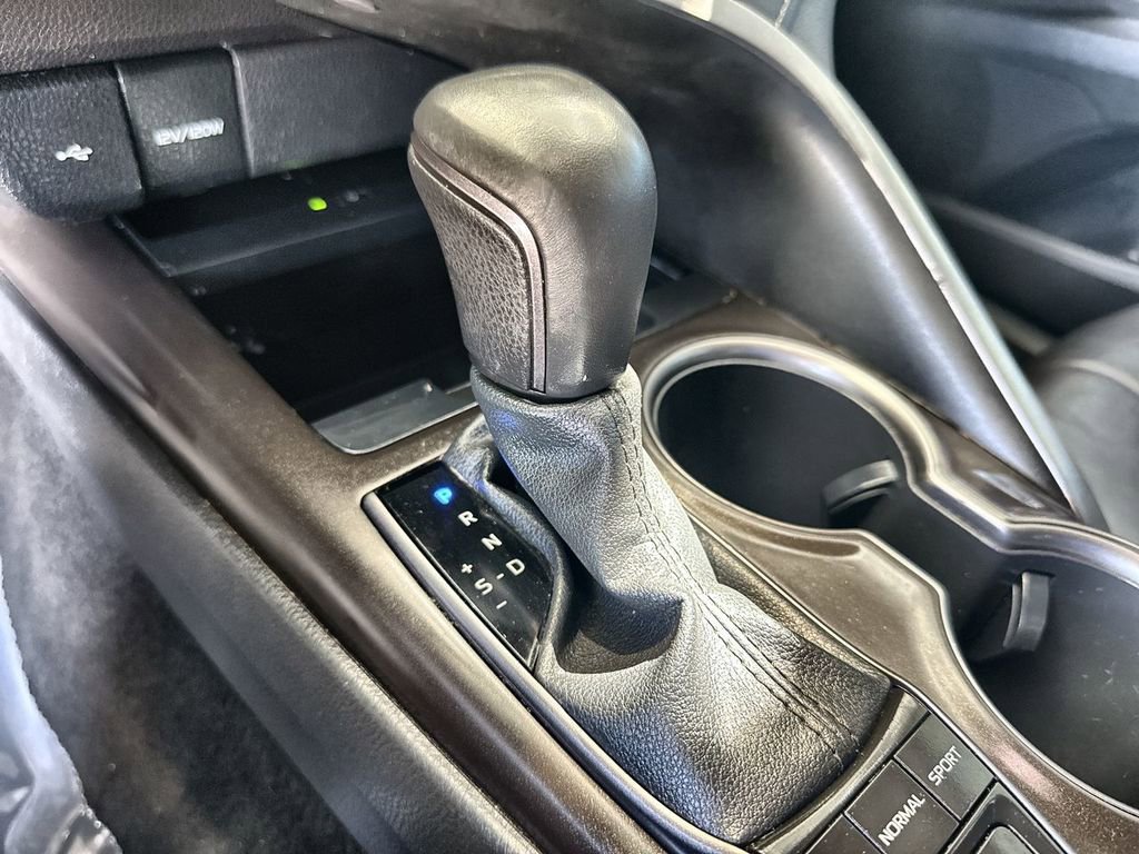 Used 2022 Toyota Camry XSE FWD image 7
