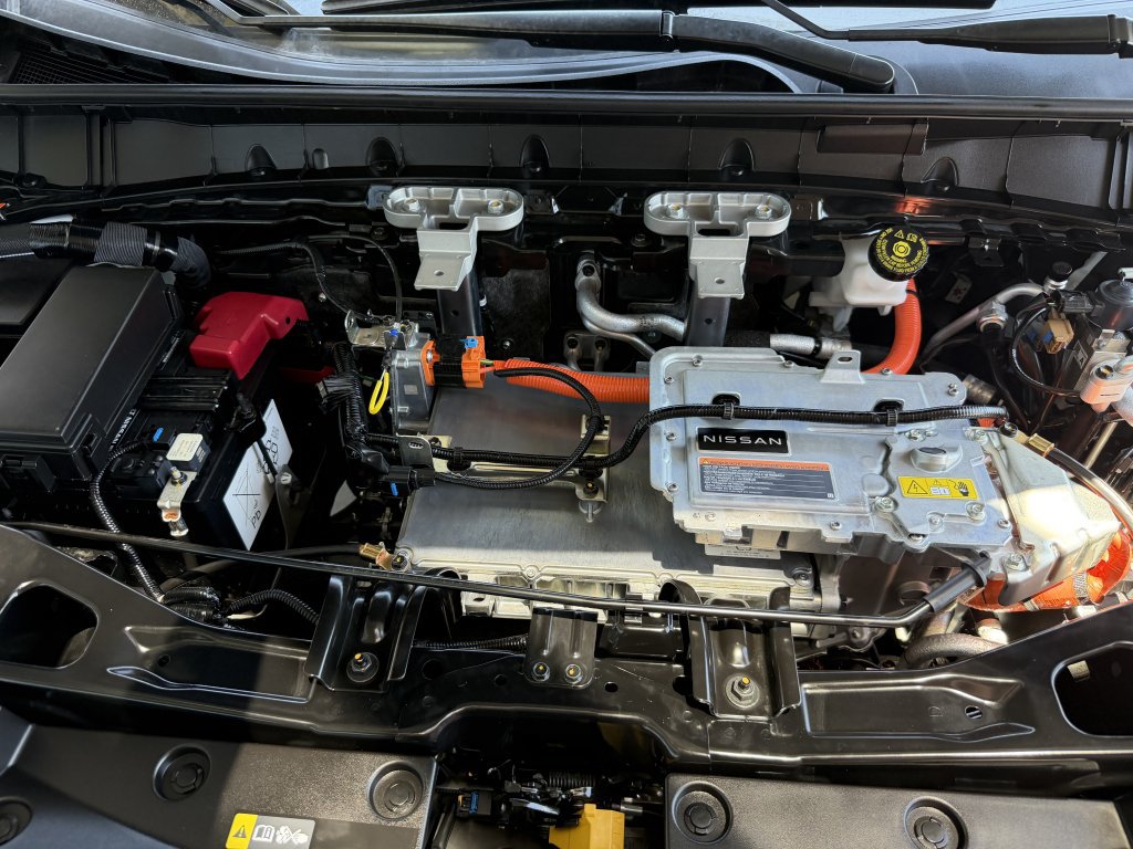 Used 2026 Nissan Leaf Platinum+ w/ Floor Mat Package (Platinum+) FWD image 44