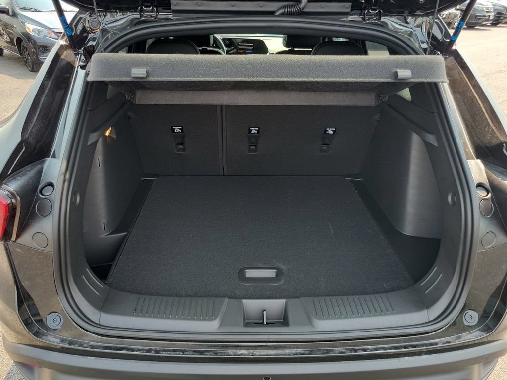 New 2026 Chevrolet Trax RS w/ Sunroof Package FWD image 26