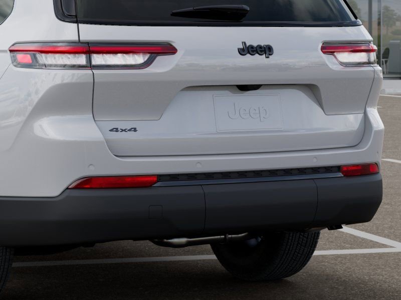 New 2025 Jeep Grand Cherokee L Laredo image 13