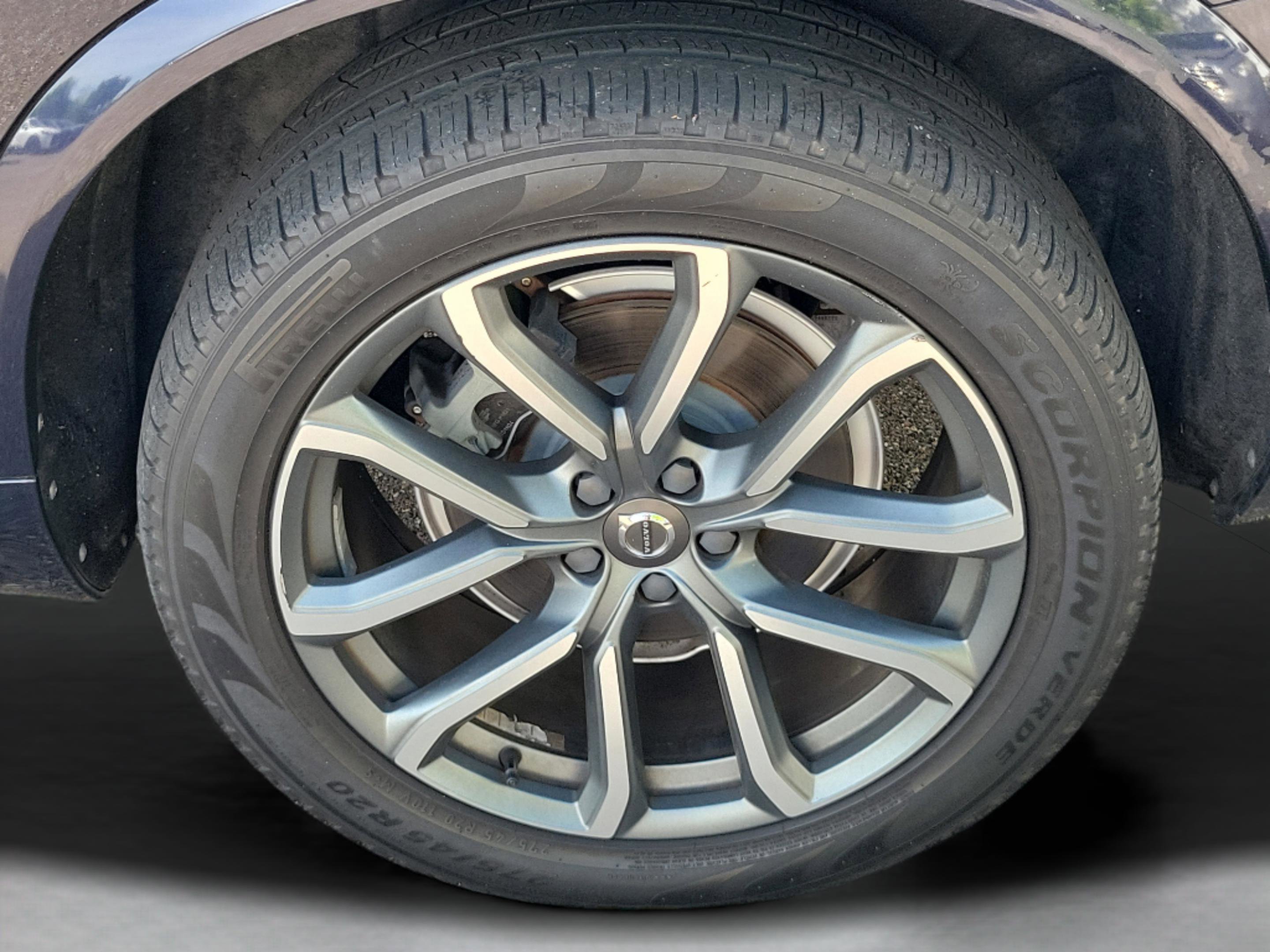 Used 2017 Volvo XC90 T6 Momentum w/ Vision Package image 5