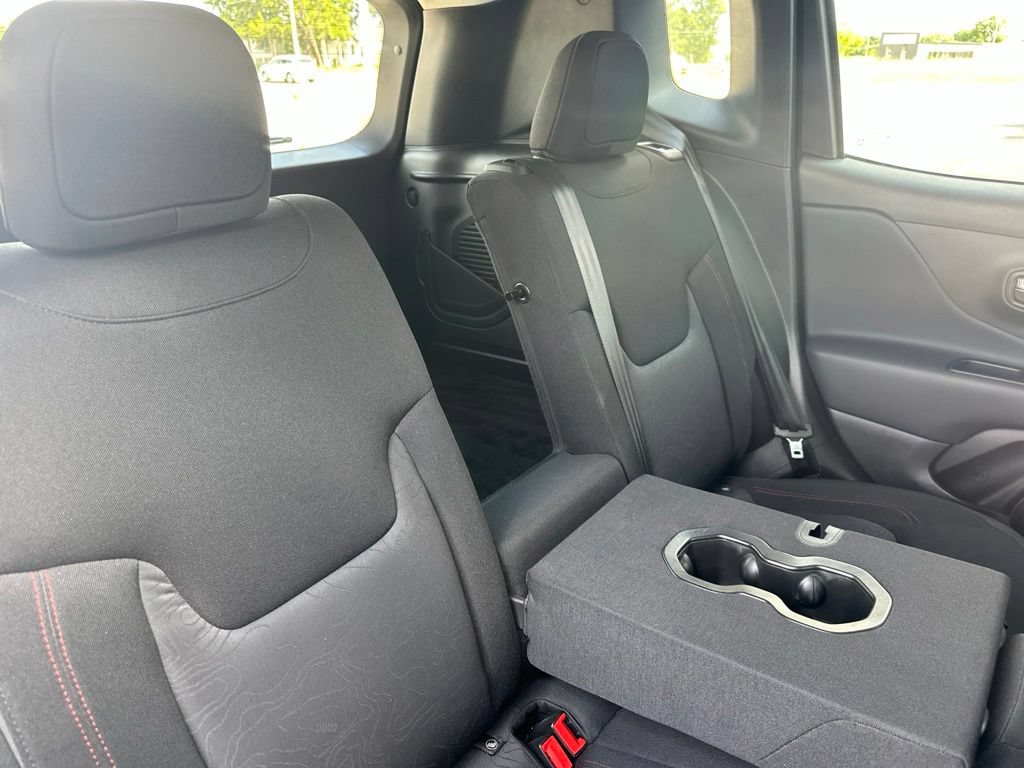 Used 2022 Jeep Renegade Trailhawk AWD/4WD image 27