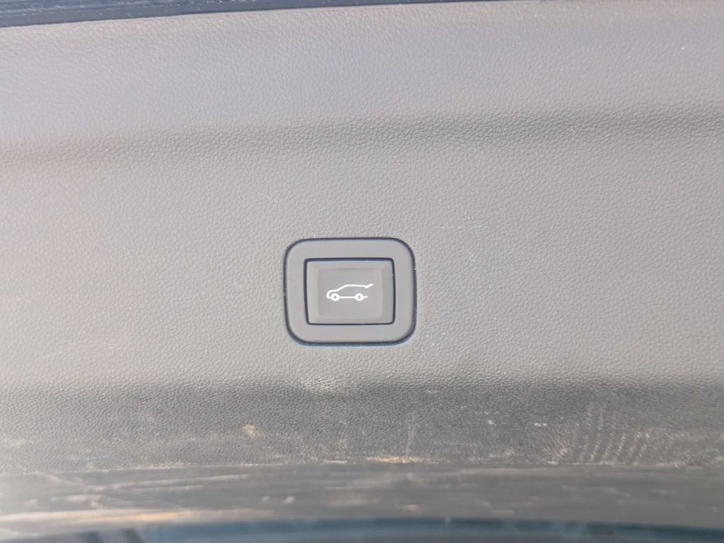 Used 2024 Chevrolet Suburban Z71 AWD/4WD image 15