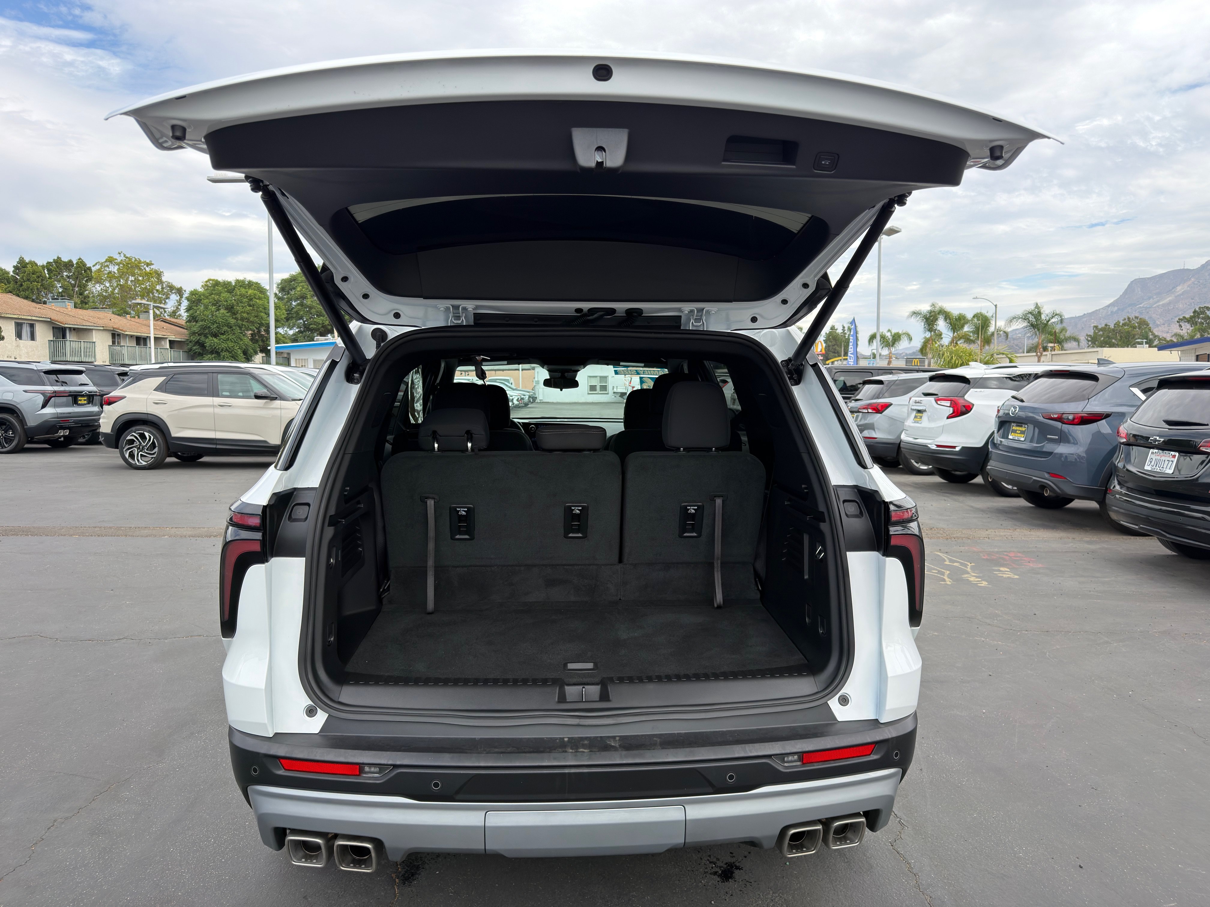 Used 2026 Chevrolet Traverse LT FWD image 15