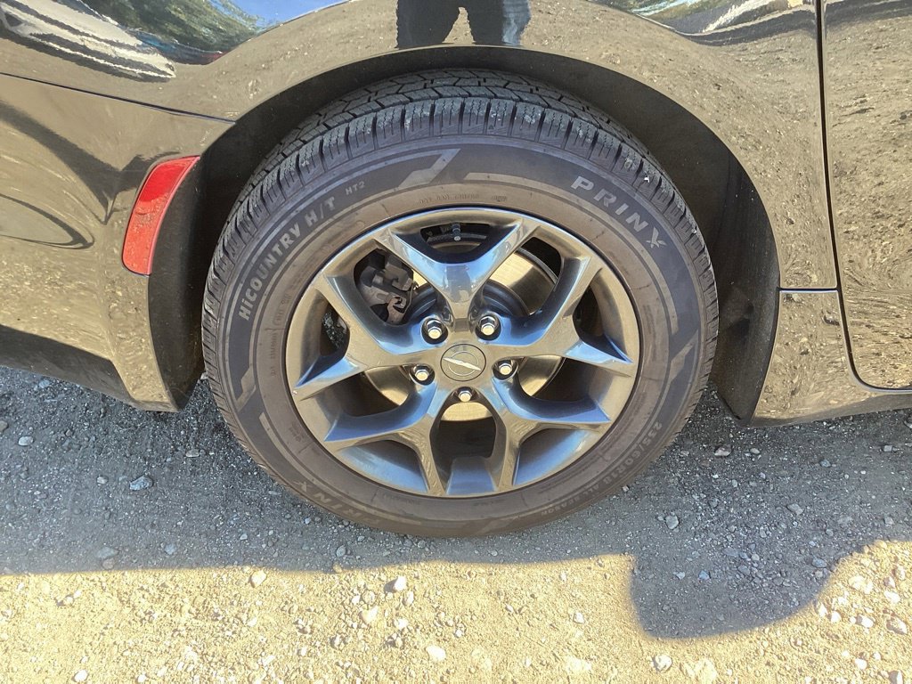 Used 2019 Chrysler Pacifica Touring-L w/ S Appearance Package FWD image 8